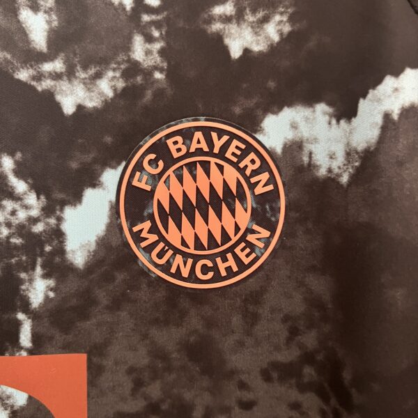 CAMISA BAYERN MUNIQUE AWAY 2024 2025 TORCEDOR - Image 3