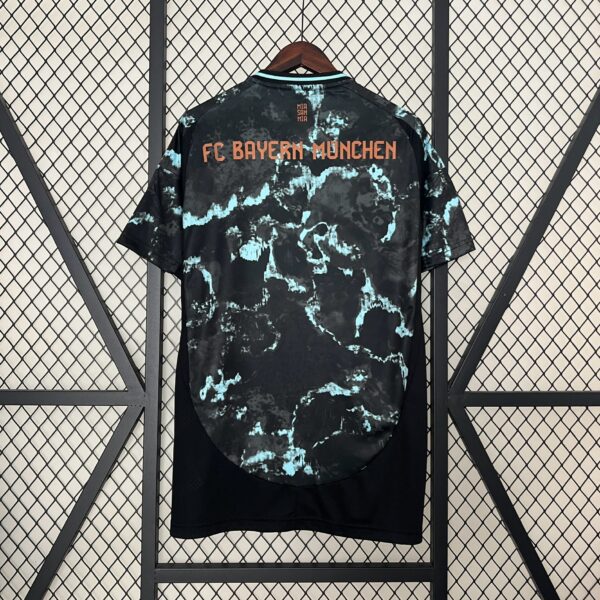 CAMISA BAYERN MUNIQUE AWAY 2024 2025 TORCEDOR - Image 8