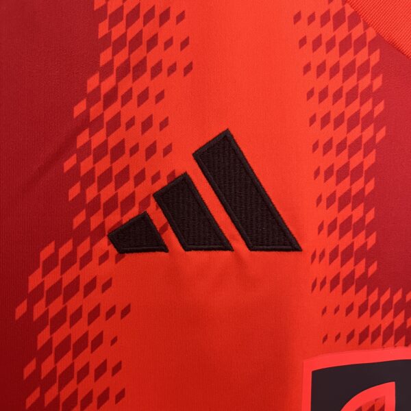 CAMISA BAYERN MUNIQUE HOME 2024 2025 TORCEDOR - Image 4