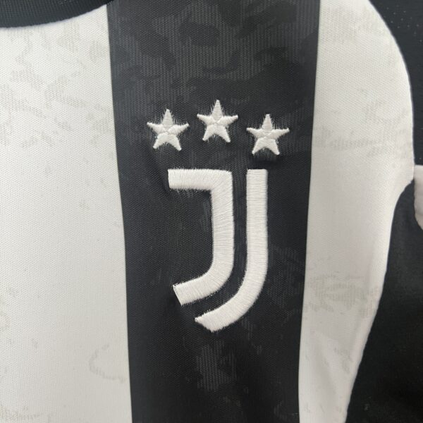 CONJUNTO JUVENTUS INFANTIL HOME 2024 2025 - Image 3