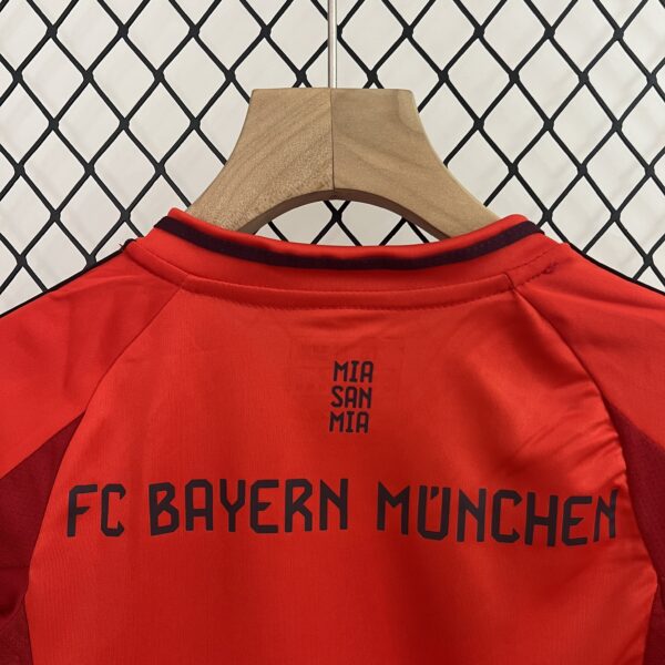 CONJUNTO BAYERN MUNIQUE INFANTIL HOME 2024 2025 - Image 9