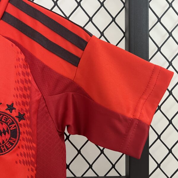 CONJUNTO BAYERN MUNIQUE INFANTIL HOME 2024 2025 - Image 5