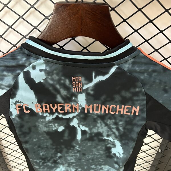 CONJUNTO BAYERN MUNIQUE INFANTIL AWAY 2024 2025 - Image 10