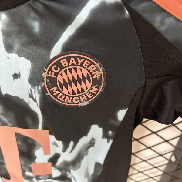 CONJUNTO BAYERN MUNIQUE INFANTIL AWAY 2024 2025 - Image 3