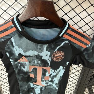 CONJUNTO BAYERN MUNIQUE INFANTIL AWAY 2024 2025